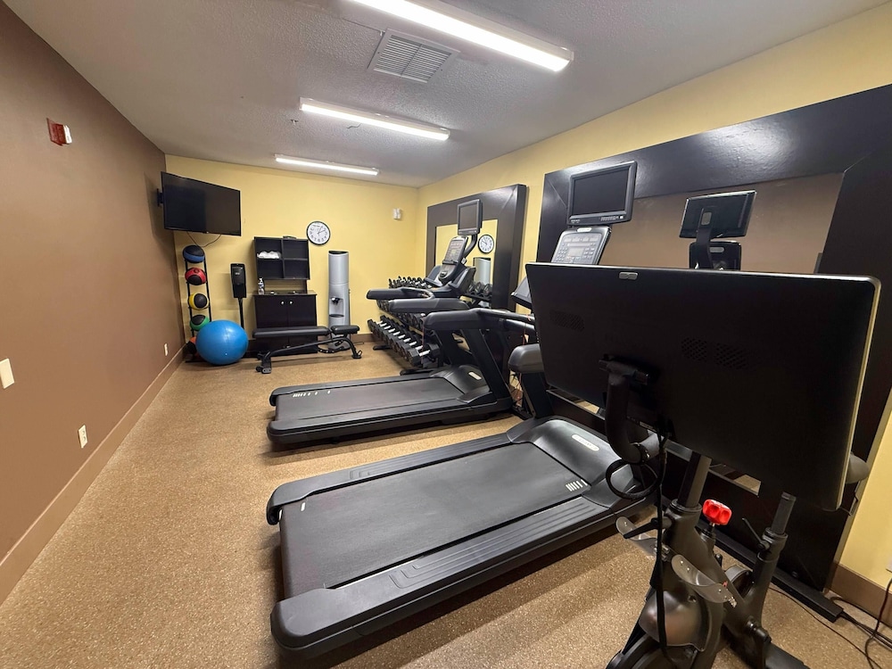 MainStay Suites Grand Rapids, MI 16/43