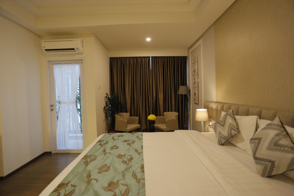 DELUXE, DOUBLE OR TWIN BED, GARDEN VIEW