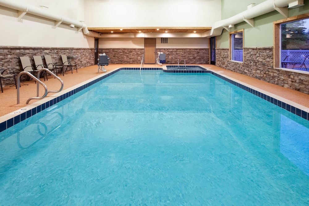 Days Inn By Wyndham Cadillac 22/39