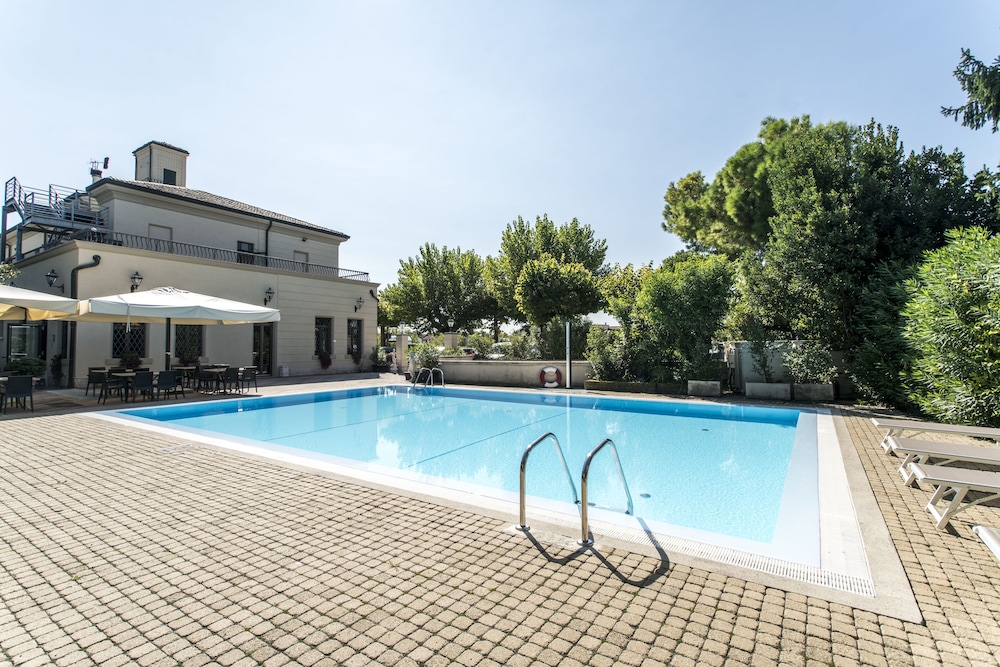 Dogana Hotel 5/65
