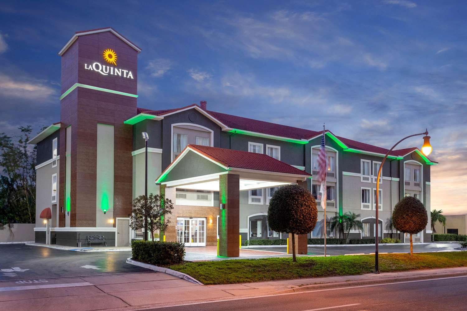 La Quinta Inn & Suites by Wyndham - Tampa South 3/27