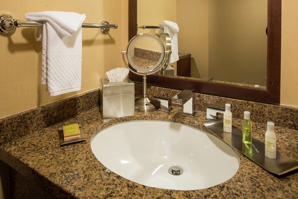DoubleTree by Hilton Hotel Carson CA 66/84
