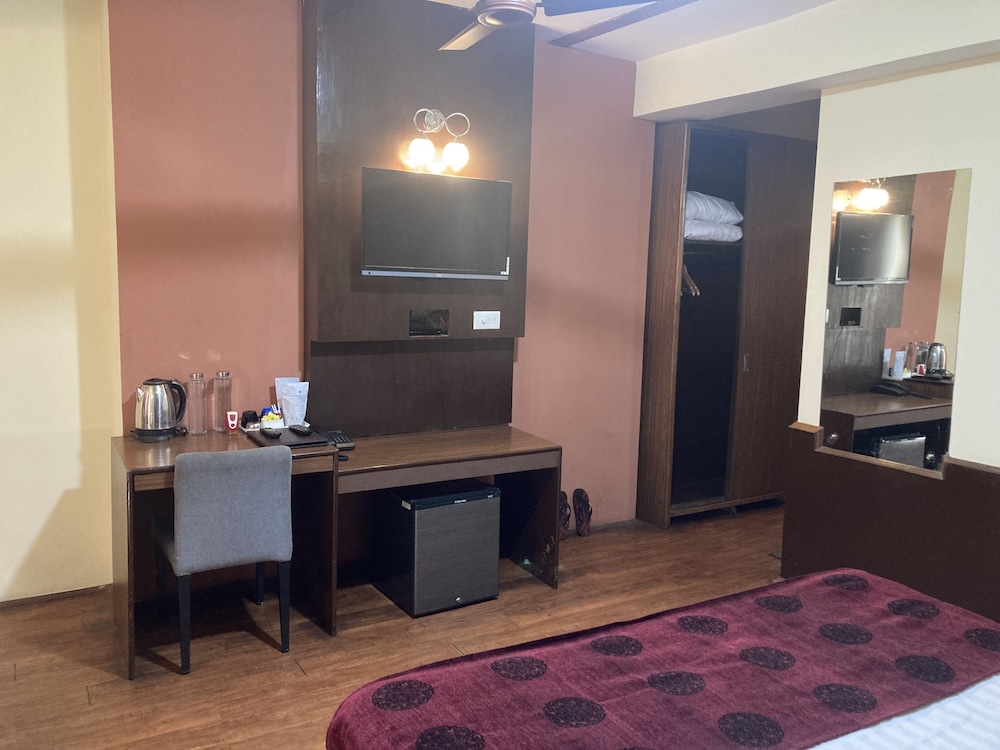 Maya Inn 59/70