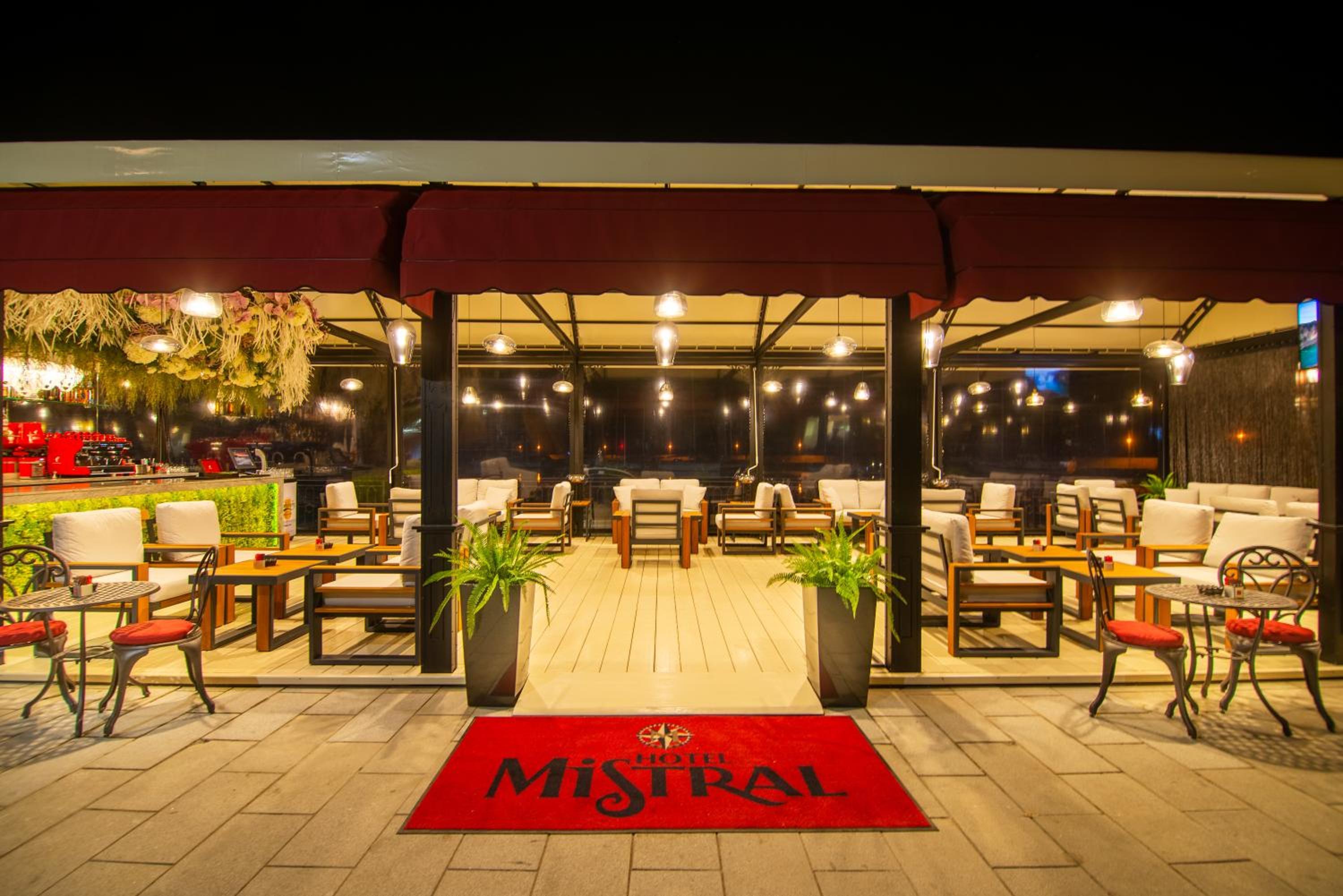 Mistral 42/58