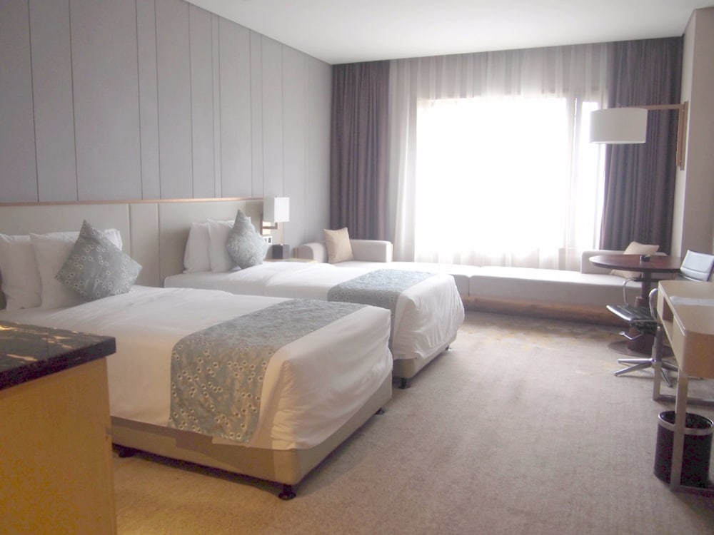 Wojo Hotel 12/50