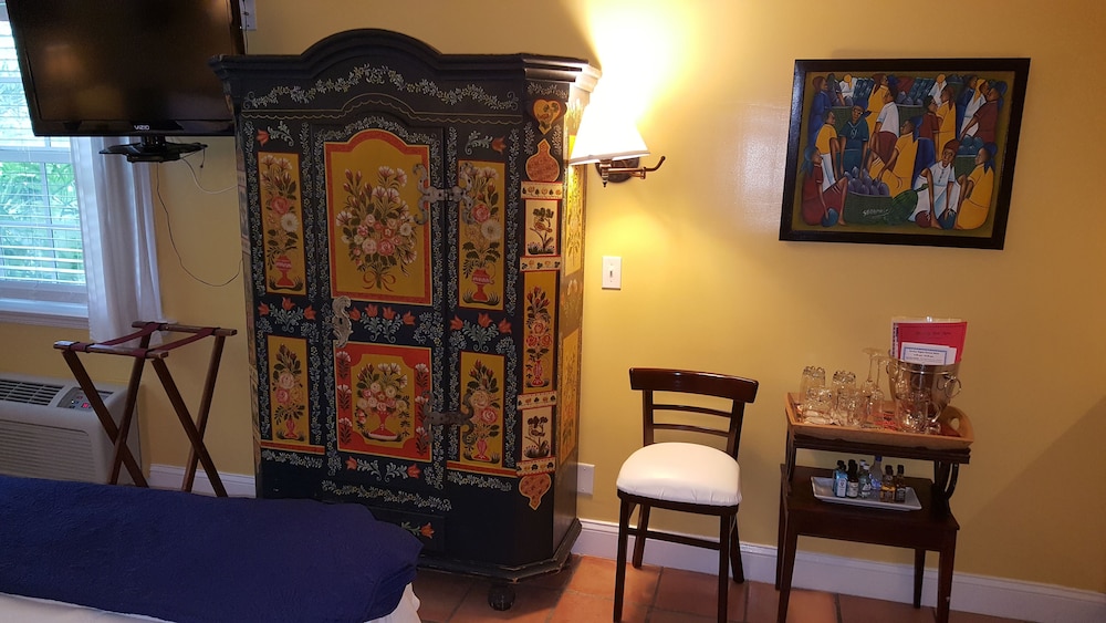 The Caribbean Court Boutique Hotel 60/83