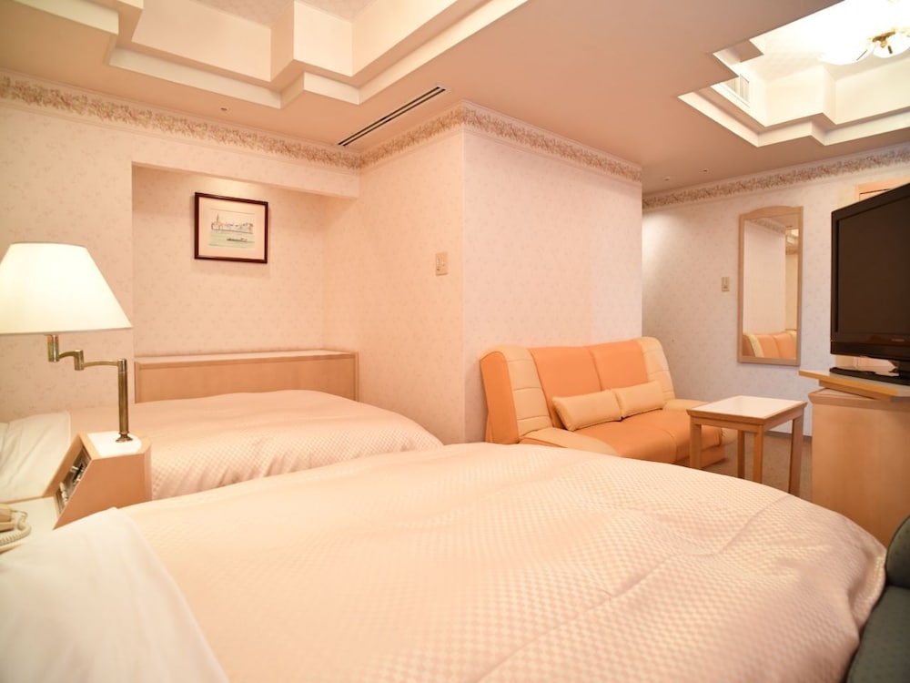 Airline Hotel 18/62