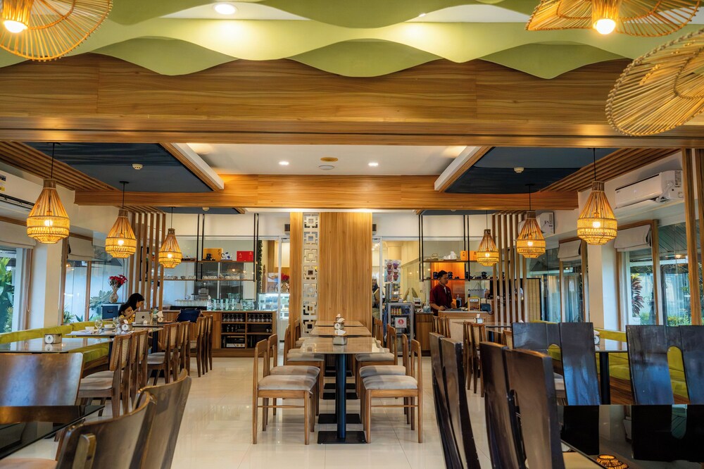 The Ritz Hotel At Garden Oases 23/33