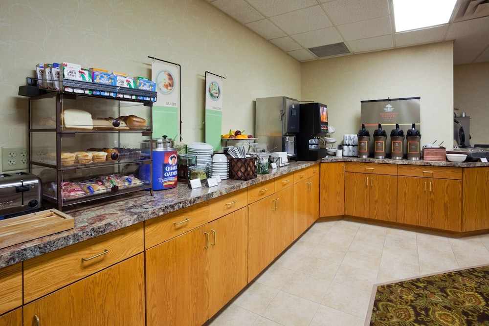 Country Inn & Suites by Radisson, Watertown, SD 14/21