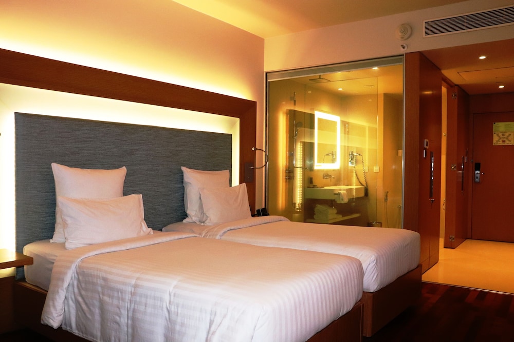 Novotel Visakhapatnam Varun Beach Hotel 14/75