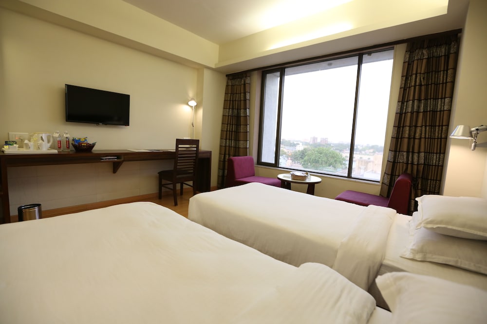 SILVER CLOUD HOTEL 17/71
