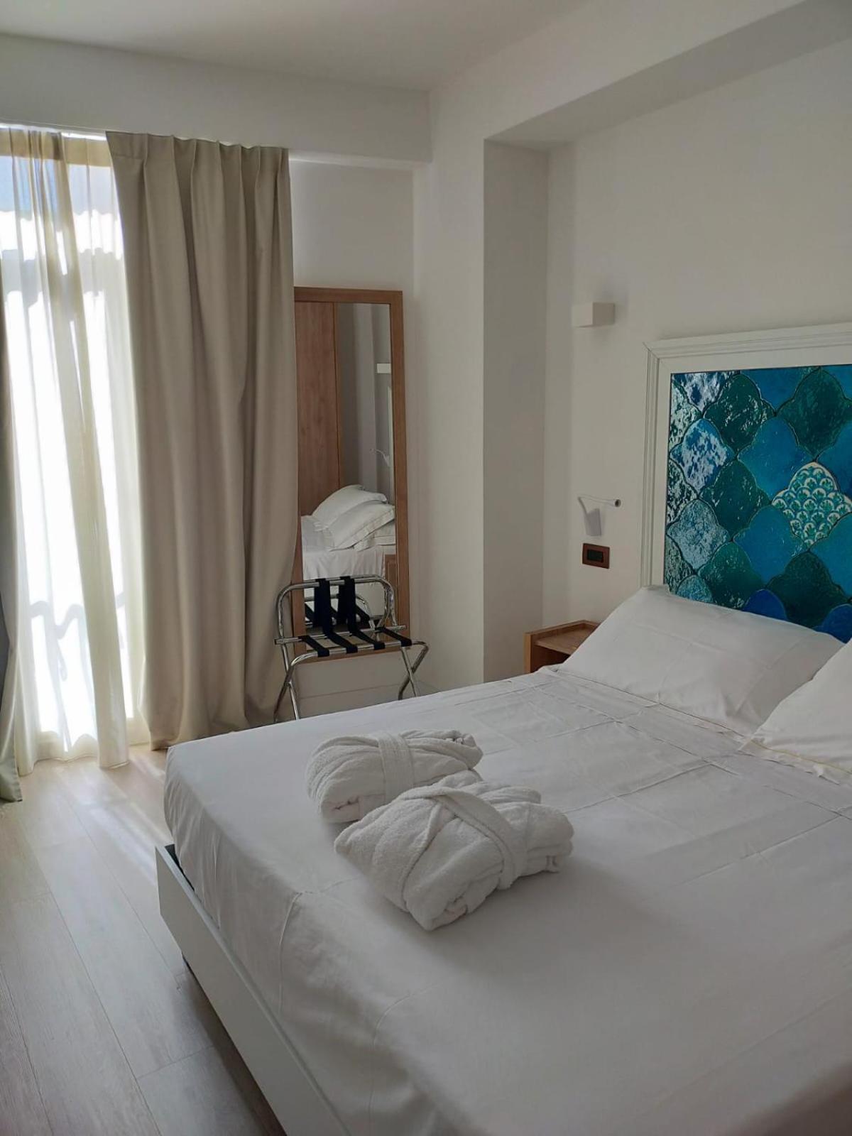 STANDARD, DOUBLE BED