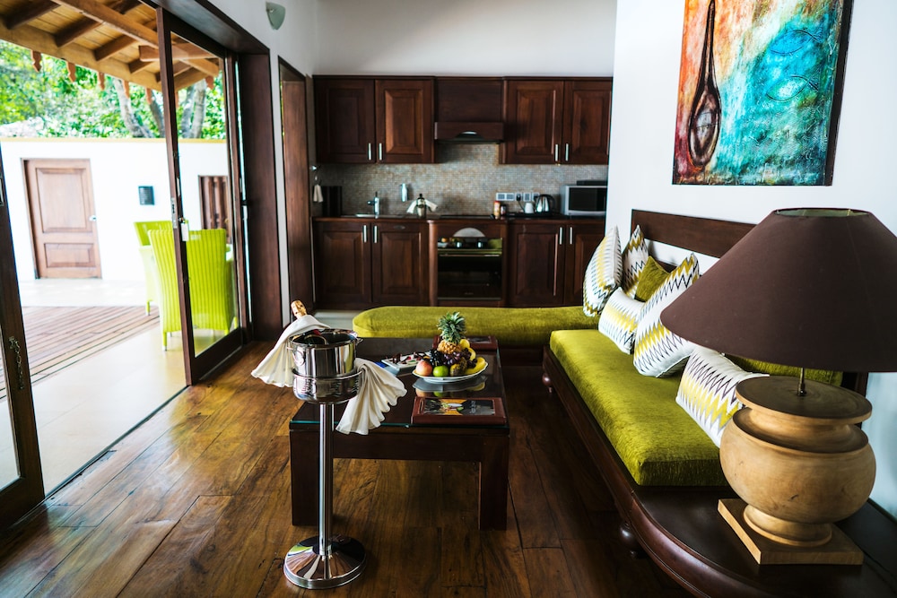 Amaya Lake 18/50