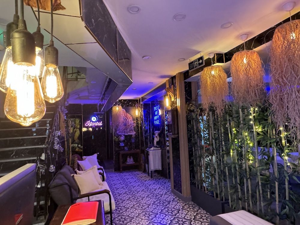 The Little Prince Hotel 24/48
