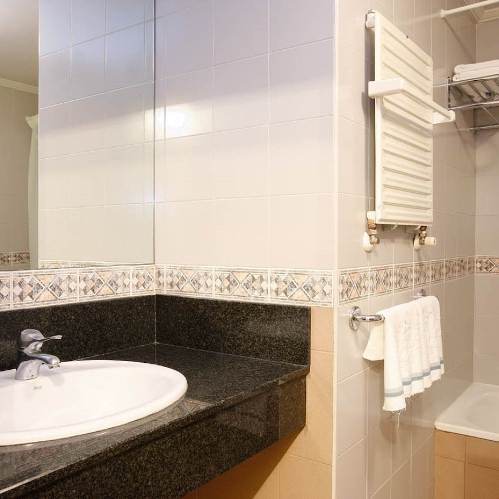 Studio, Double Bed, Marina 2/6