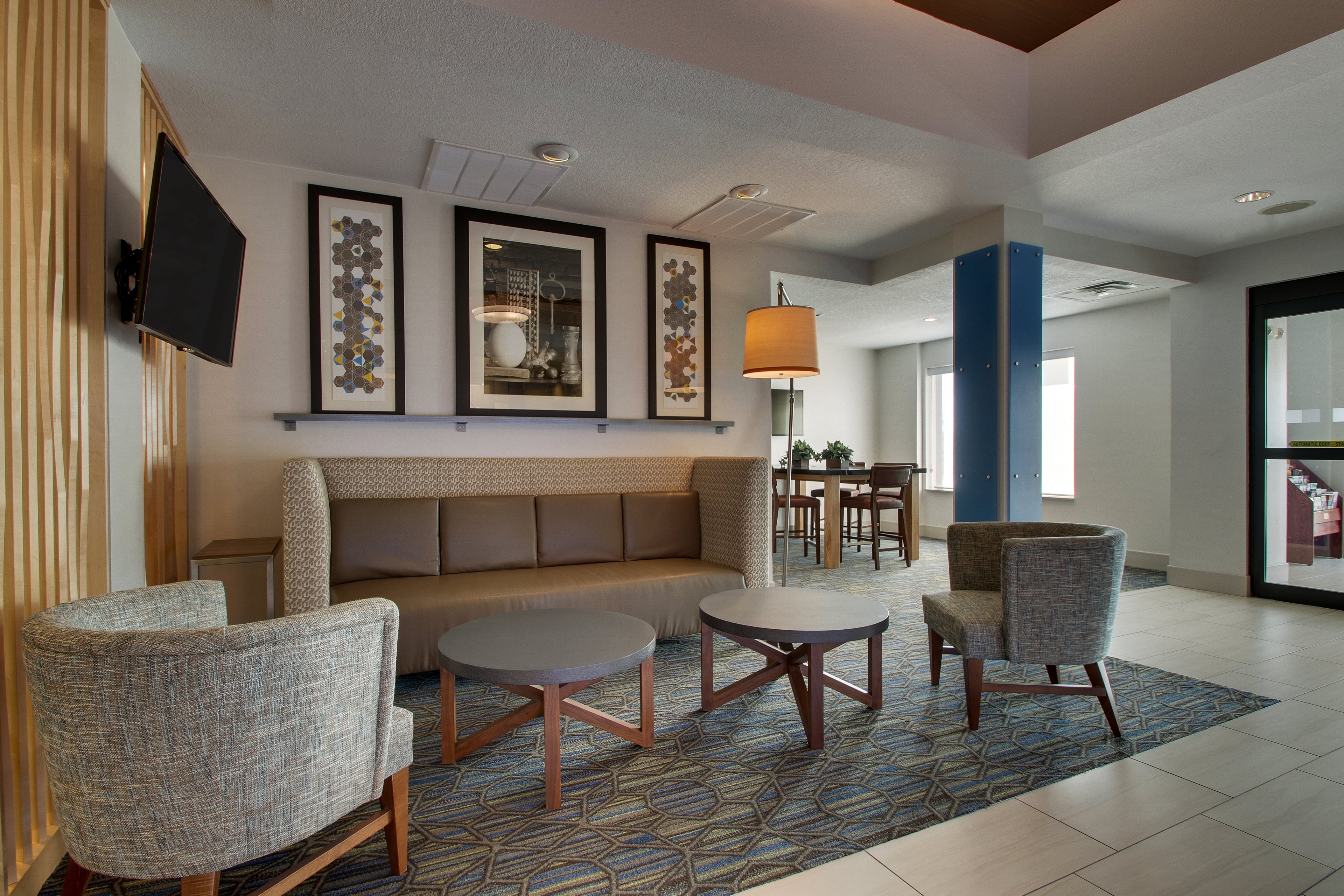 Holiday Inn Express Suites Morris 31/49