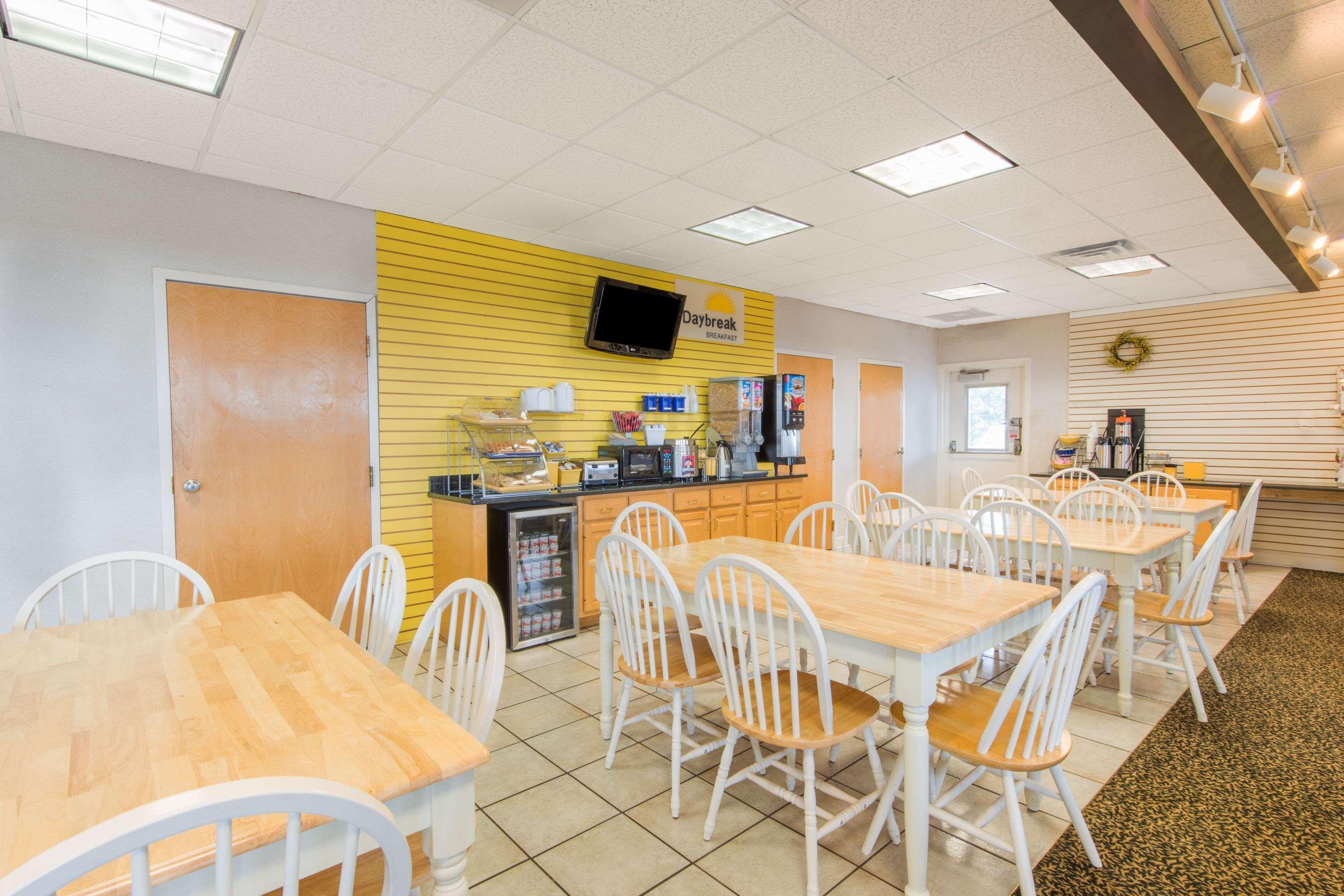 Days Inn by Wyndham Elizabethtown 10/16