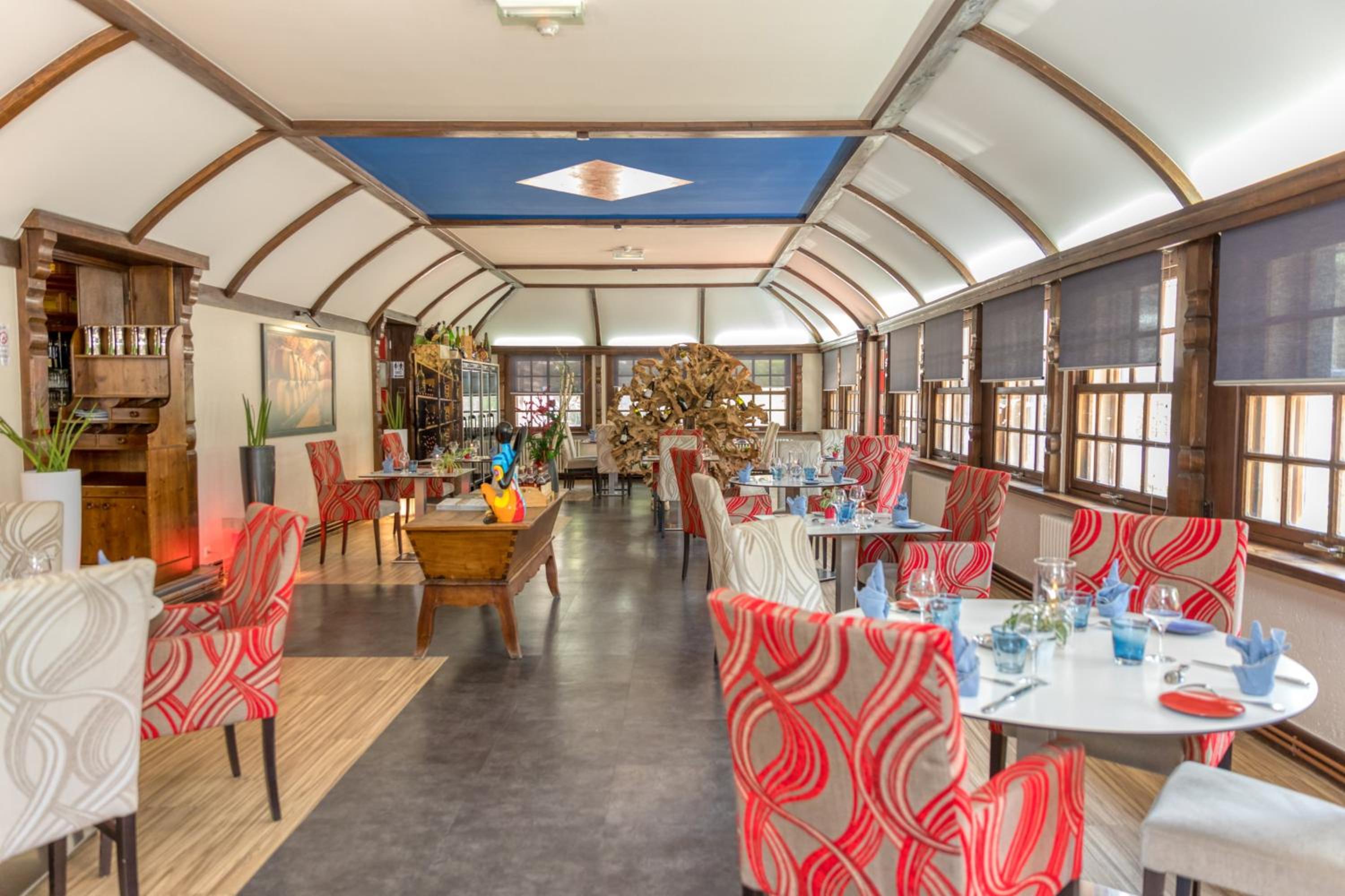 restaurant cafeteria
