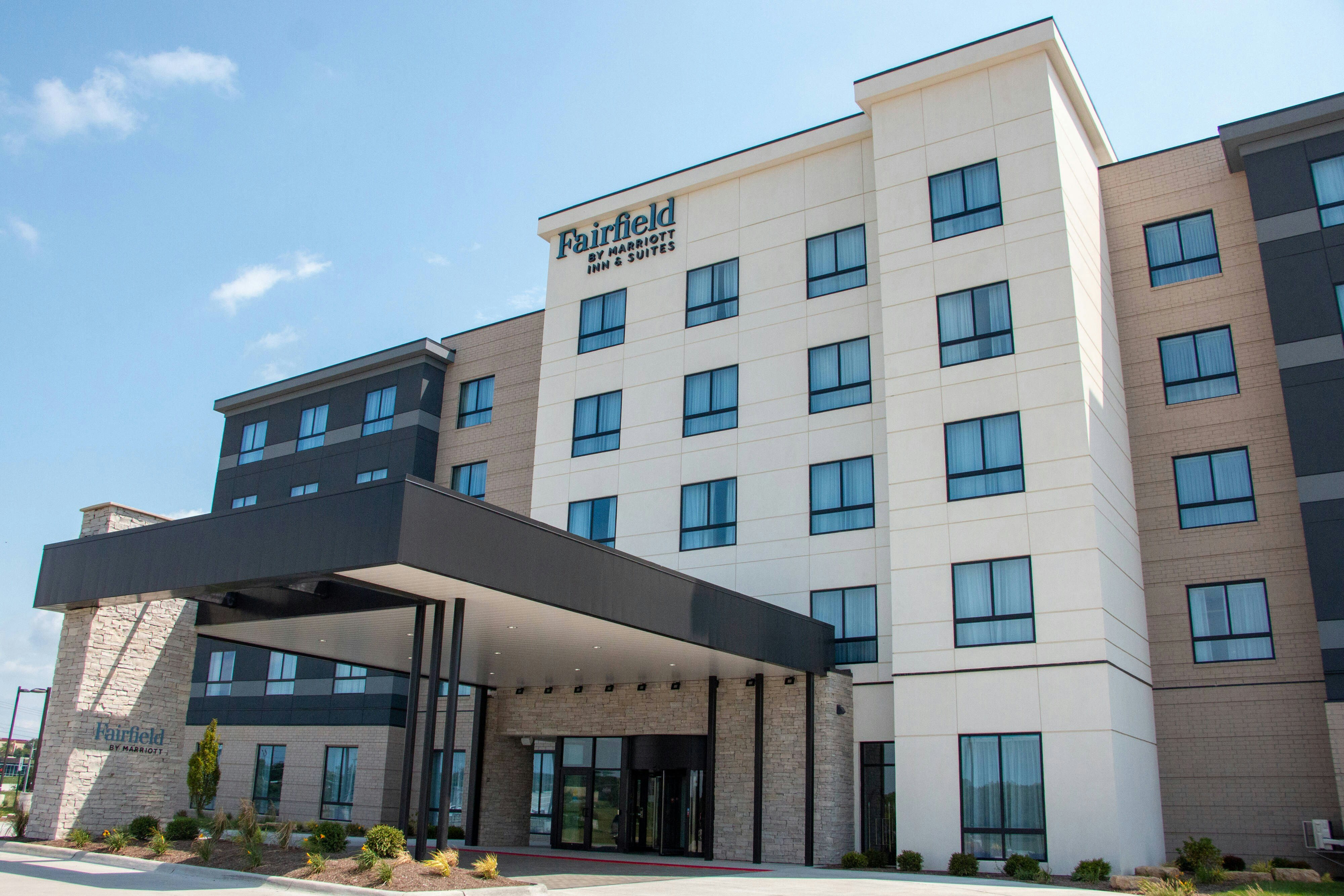 Fairfield Inn & Suites by Marriott Davenport Quad Cities 1/9