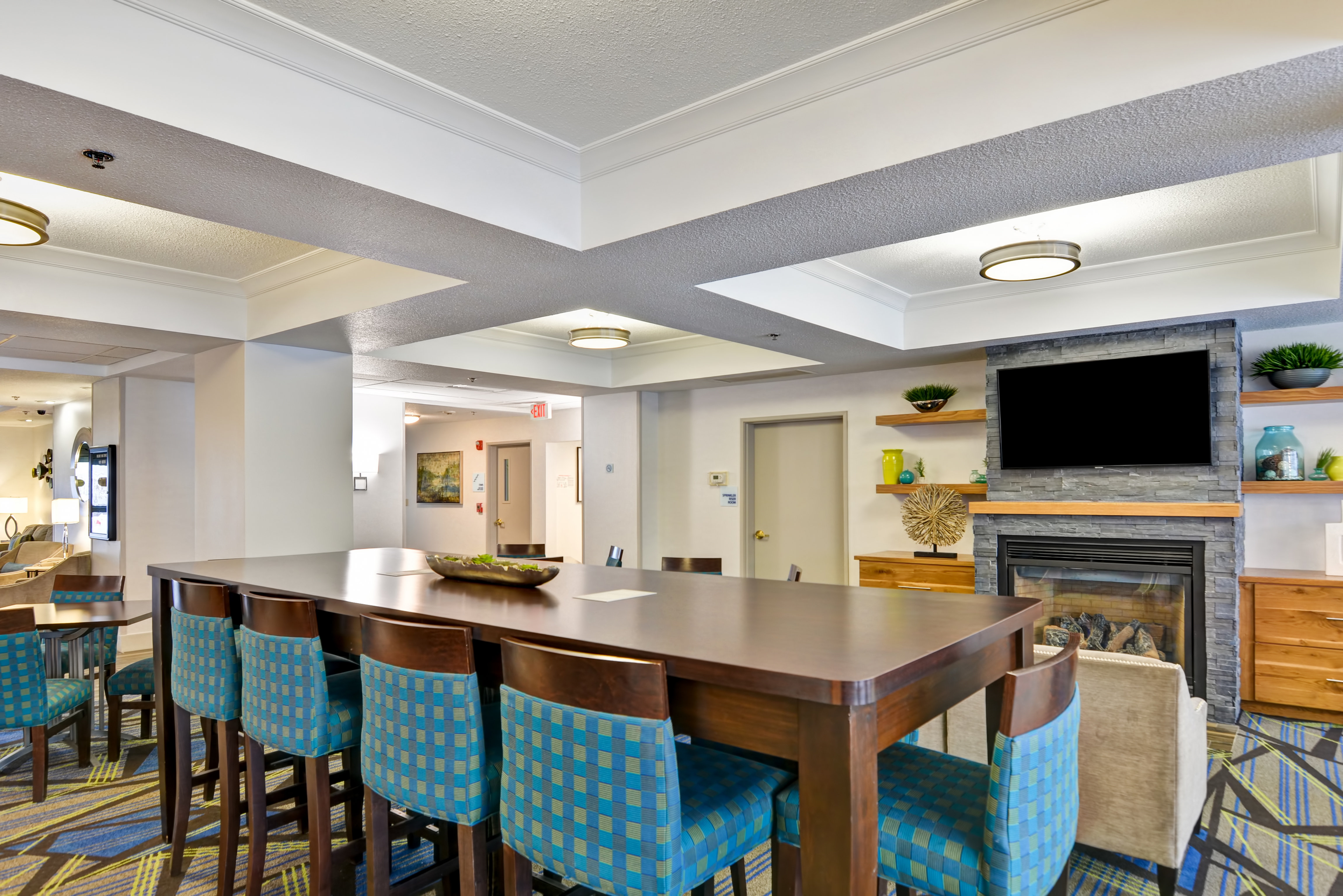 Holiday Inn Express Hotel and Suites Milwaukee-New Berlin 64/70