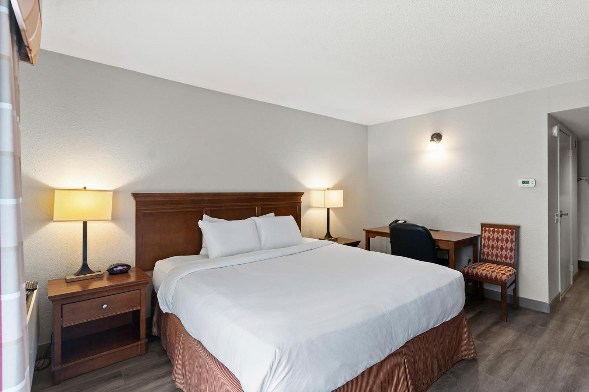 1 Bedroom, Suite, King Bed, Exterior Entrance