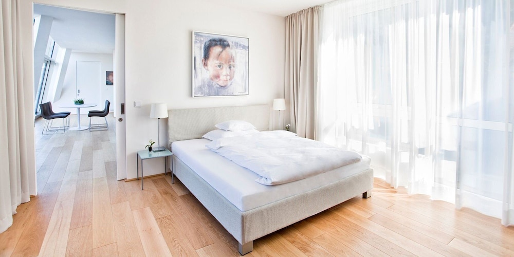 Schlossberghotel - Das Kunsthotel 33/64