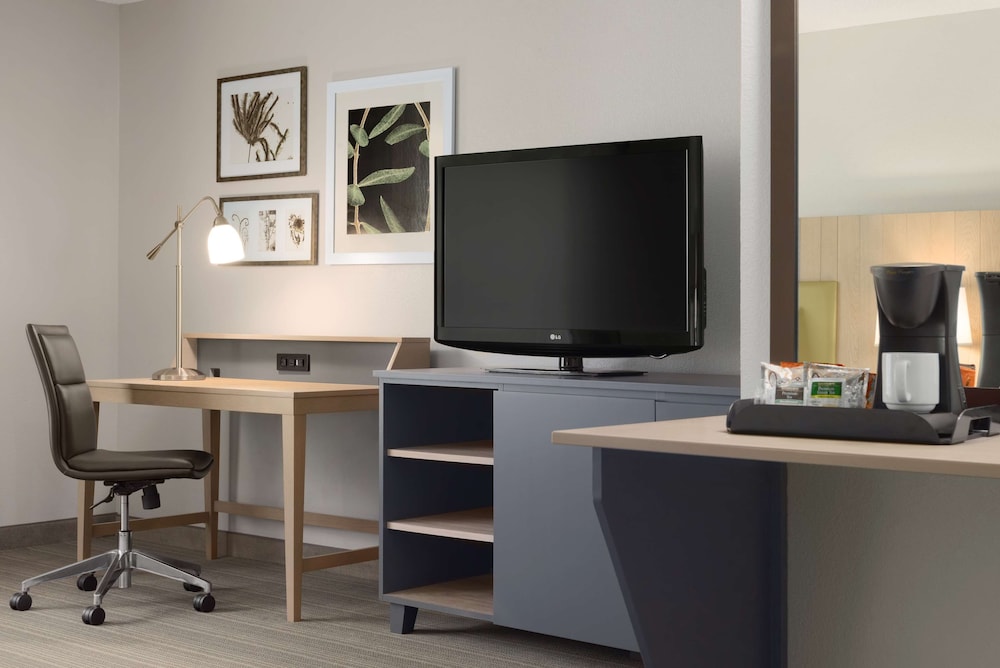 Country Inn & Suites By Radisson, Decorah, IA 41/42