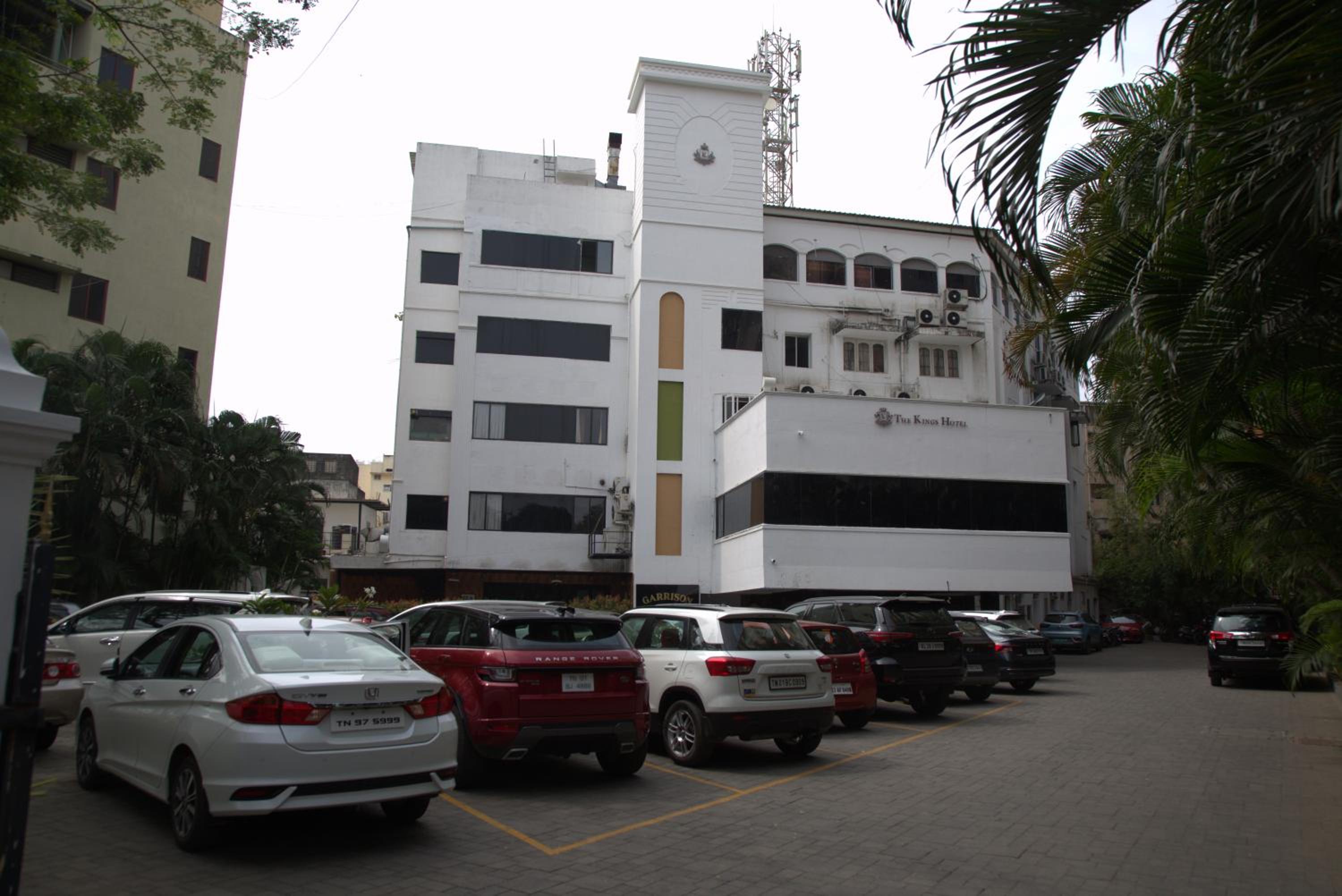 King S Hotel 40/43