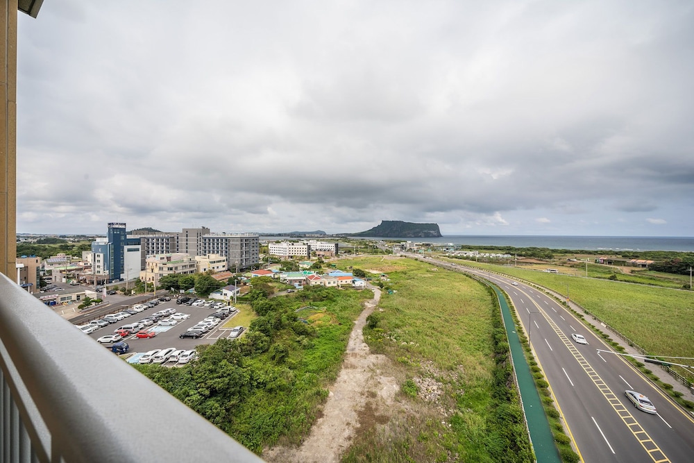 Golden Tulip Jeju Seongsan 59/68
