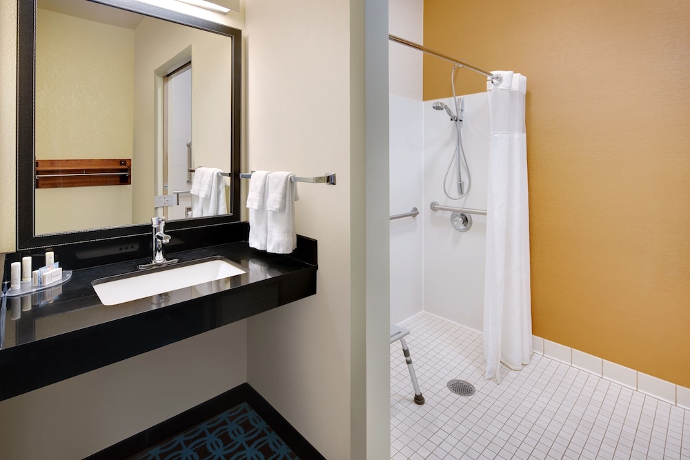 Fairfield Inn And Suites By Marriott Indianapolis Airport 7/24