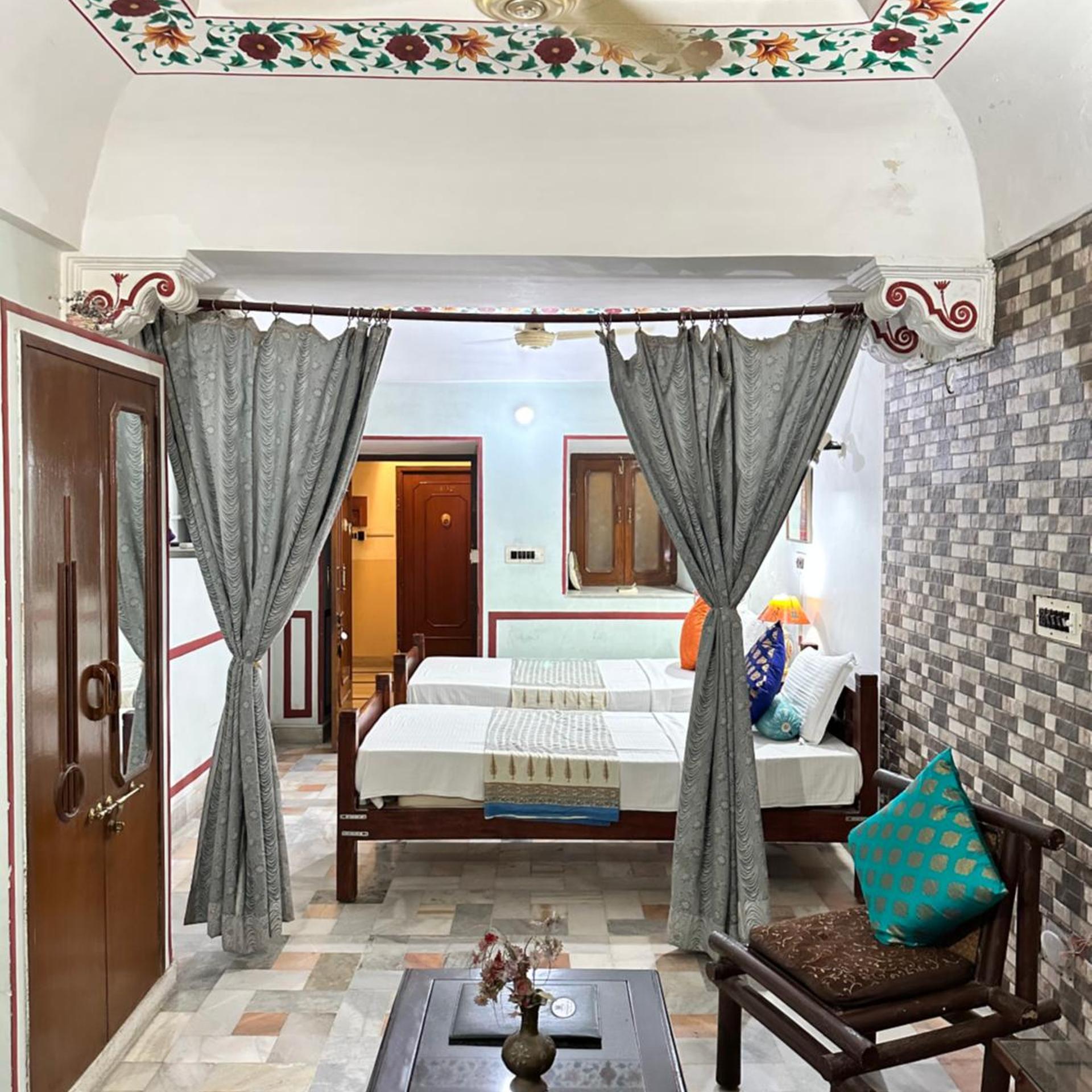 Rawla Mrignayani Palace 3/67