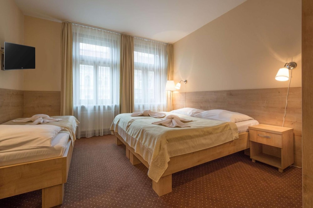 غرفة قياسية ثلاثية بسرير مزدوج وسرير فردي، Prague Centre Superior Hotel 5/10