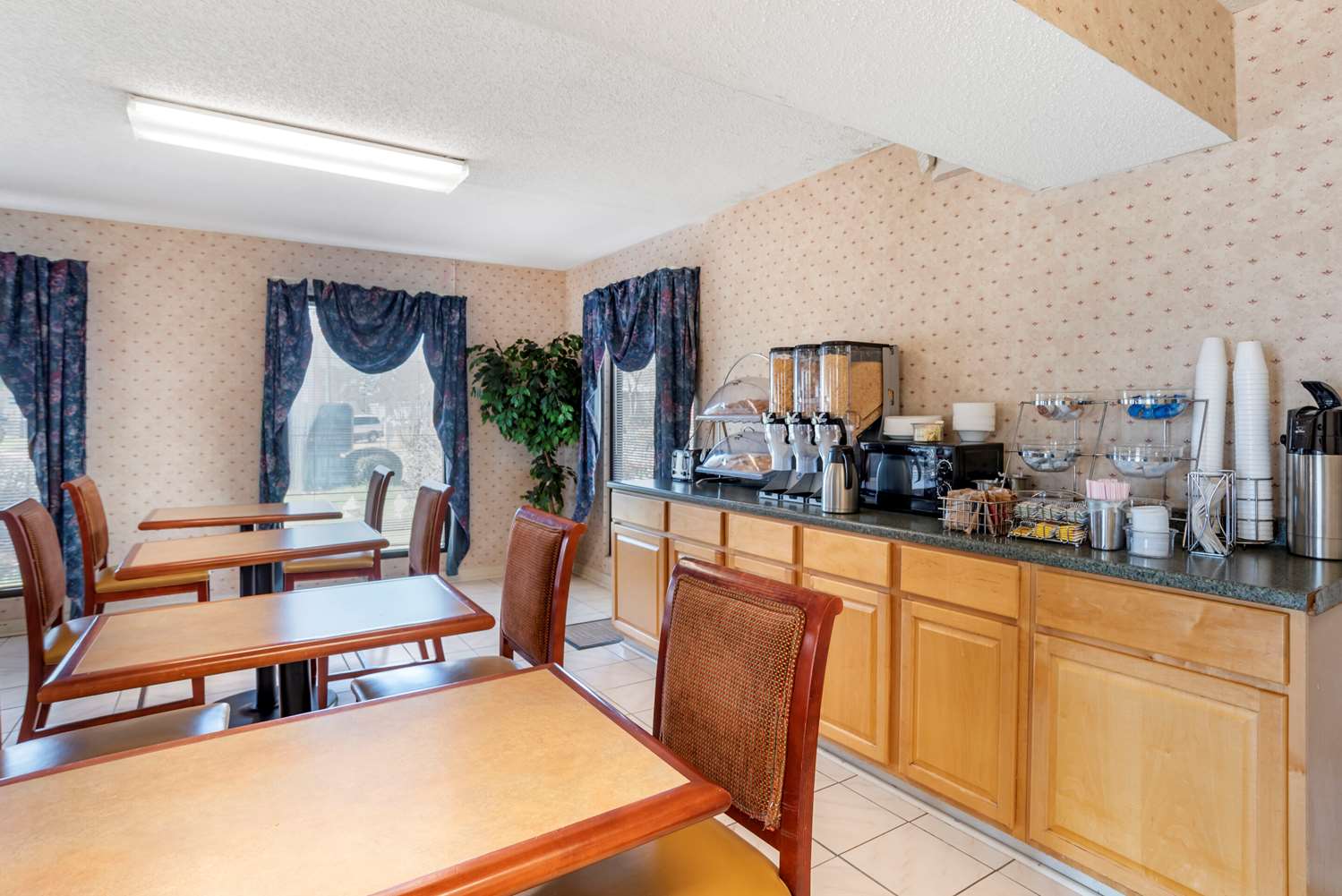 Econo Lodge Pearl - Jackson 14/17