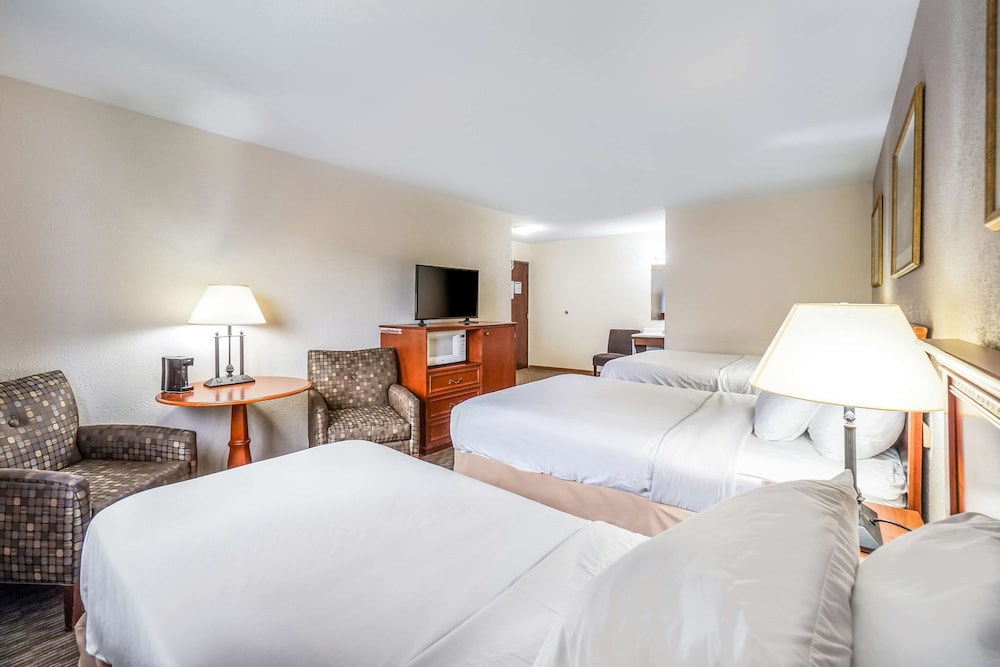 Americas Best Value Inn Marquette 15/46