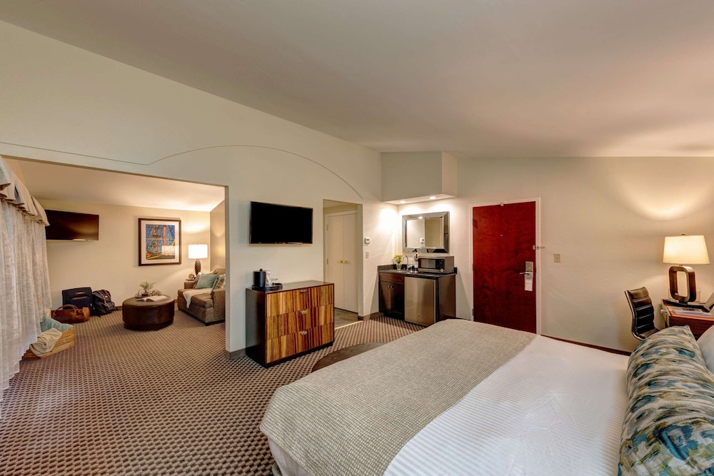 The Garrison Hotel & Suites Dover-Durham, Ascend Hotel Collection 12/45