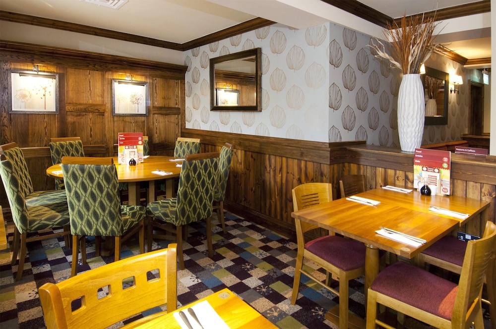 Premier Inn Glastonbury 33/54