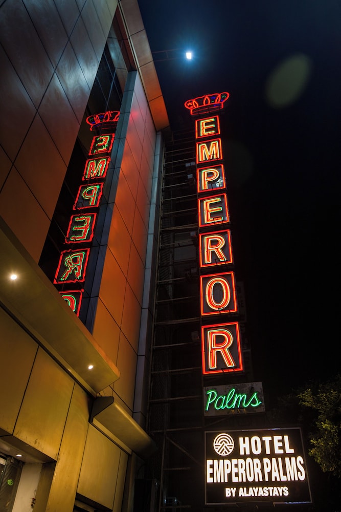 Hotel Emperor Palms 8/63