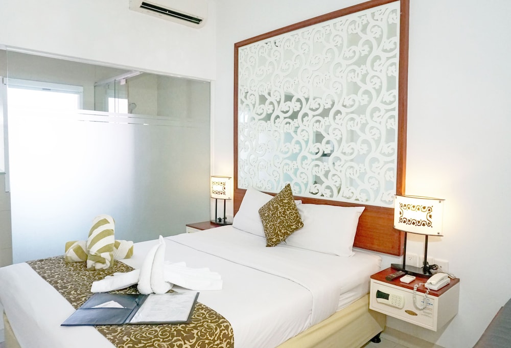 STANDARD, QUEEN BED