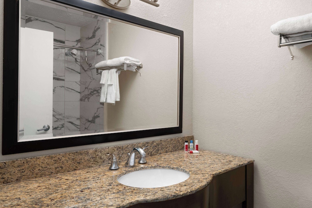 Travelodge by Wyndham Gaylord 45/46
