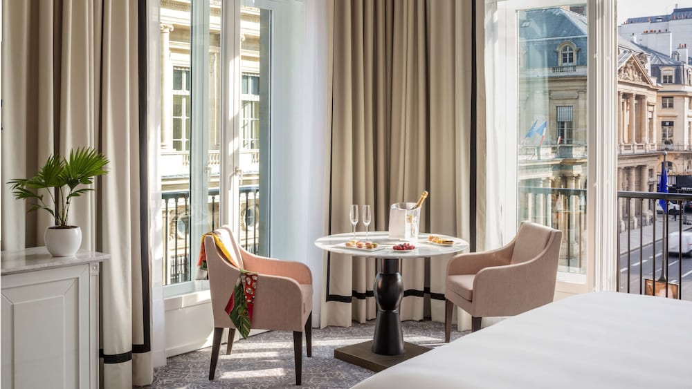 Hotel Du Louvre 62/69