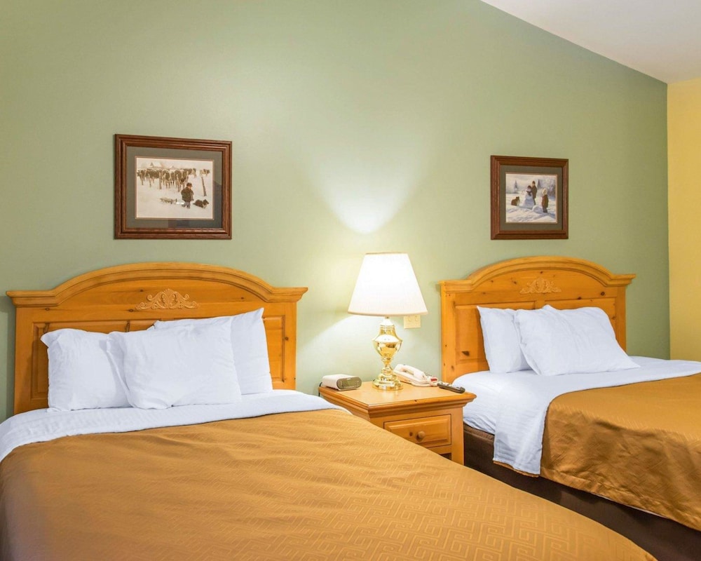 Econo Lodge Inn & Suites Eau Claire South 14/33