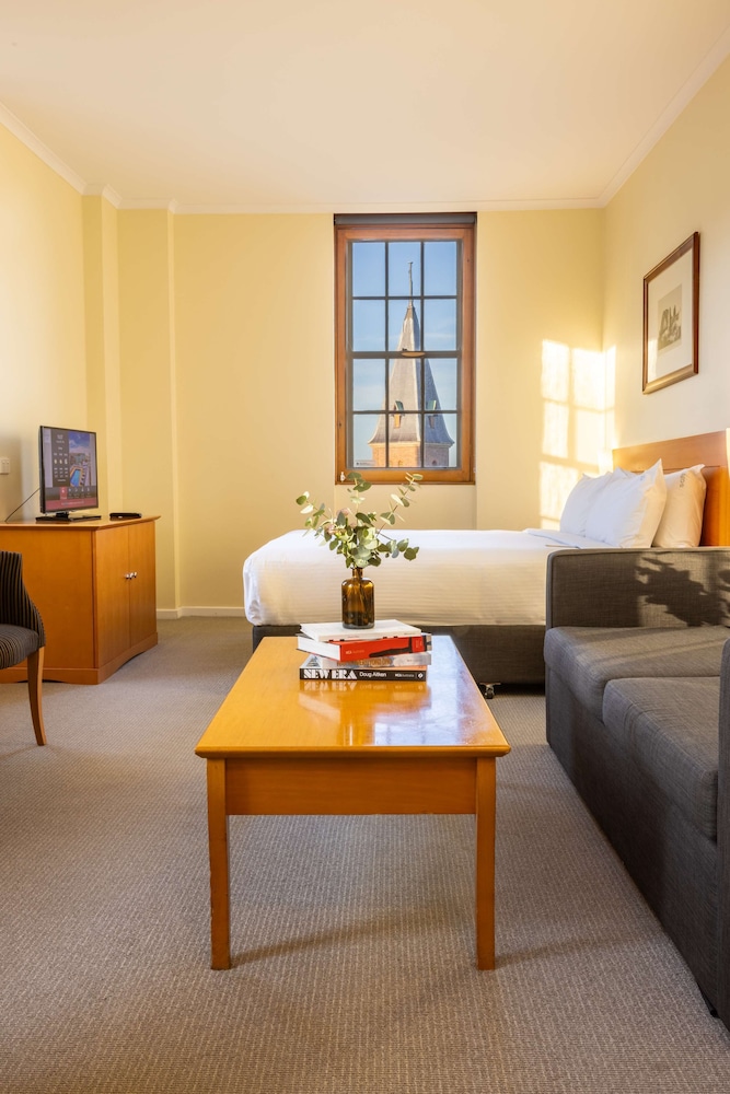 Sydney Harbour Hotel 35/71