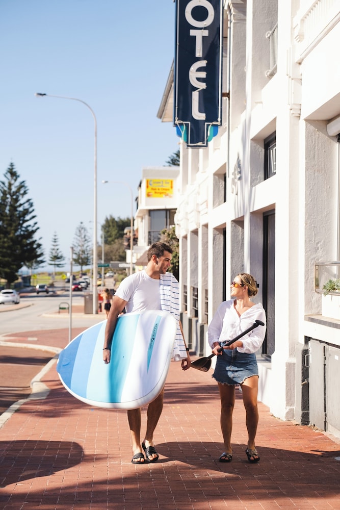 Cottesloe Beach Hotel 61/68