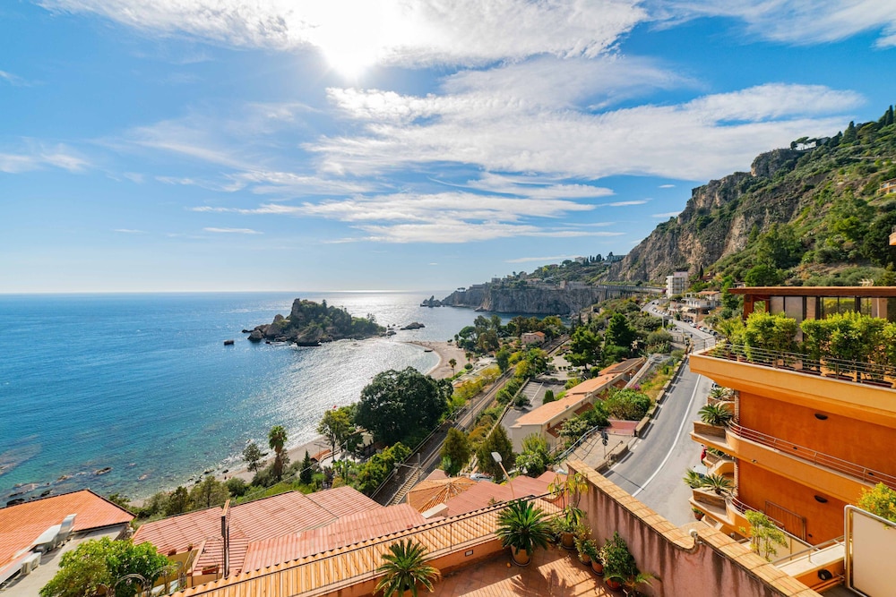 Mendolia Beach Hotel 37/47