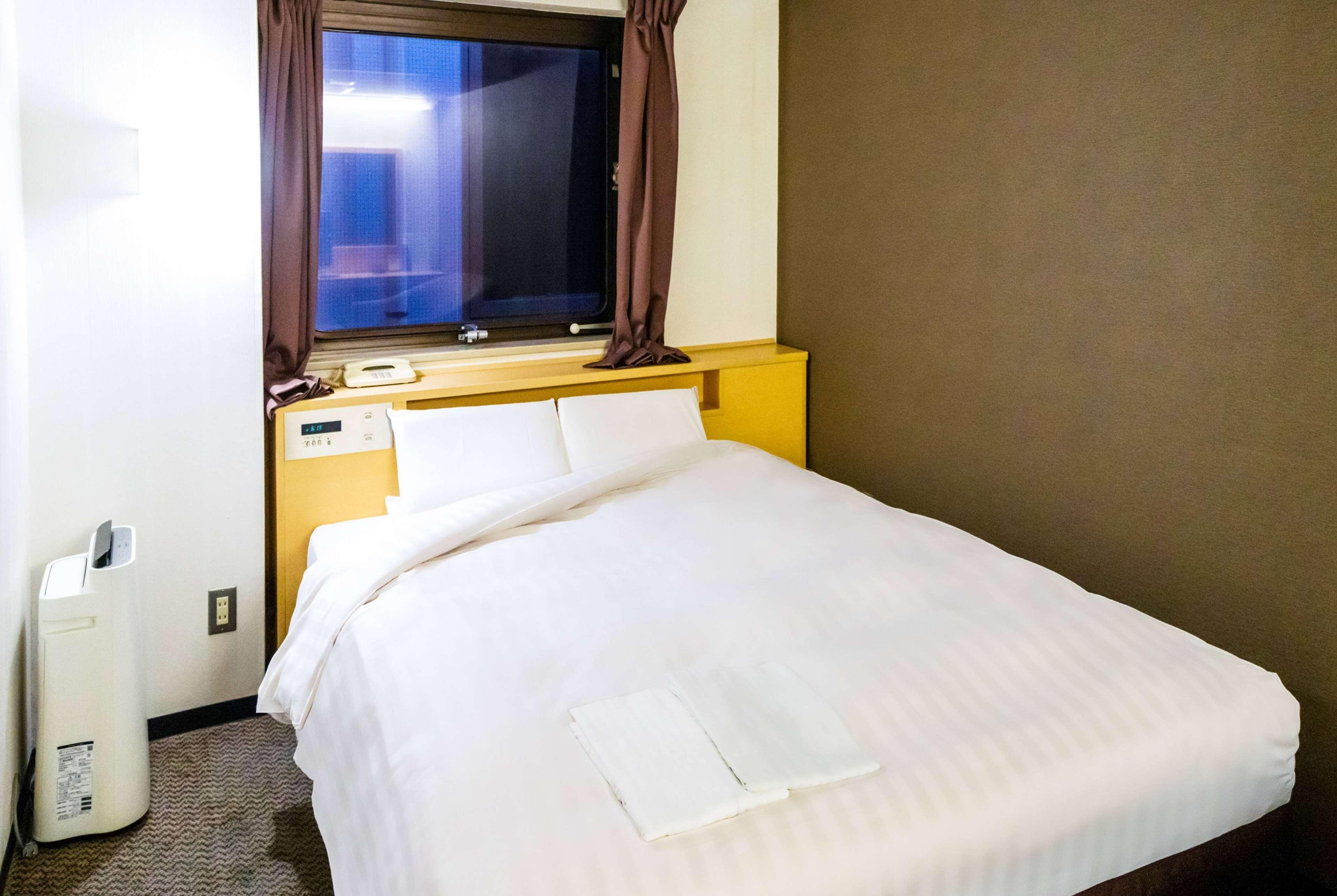 Room, Double Bed, Smoking