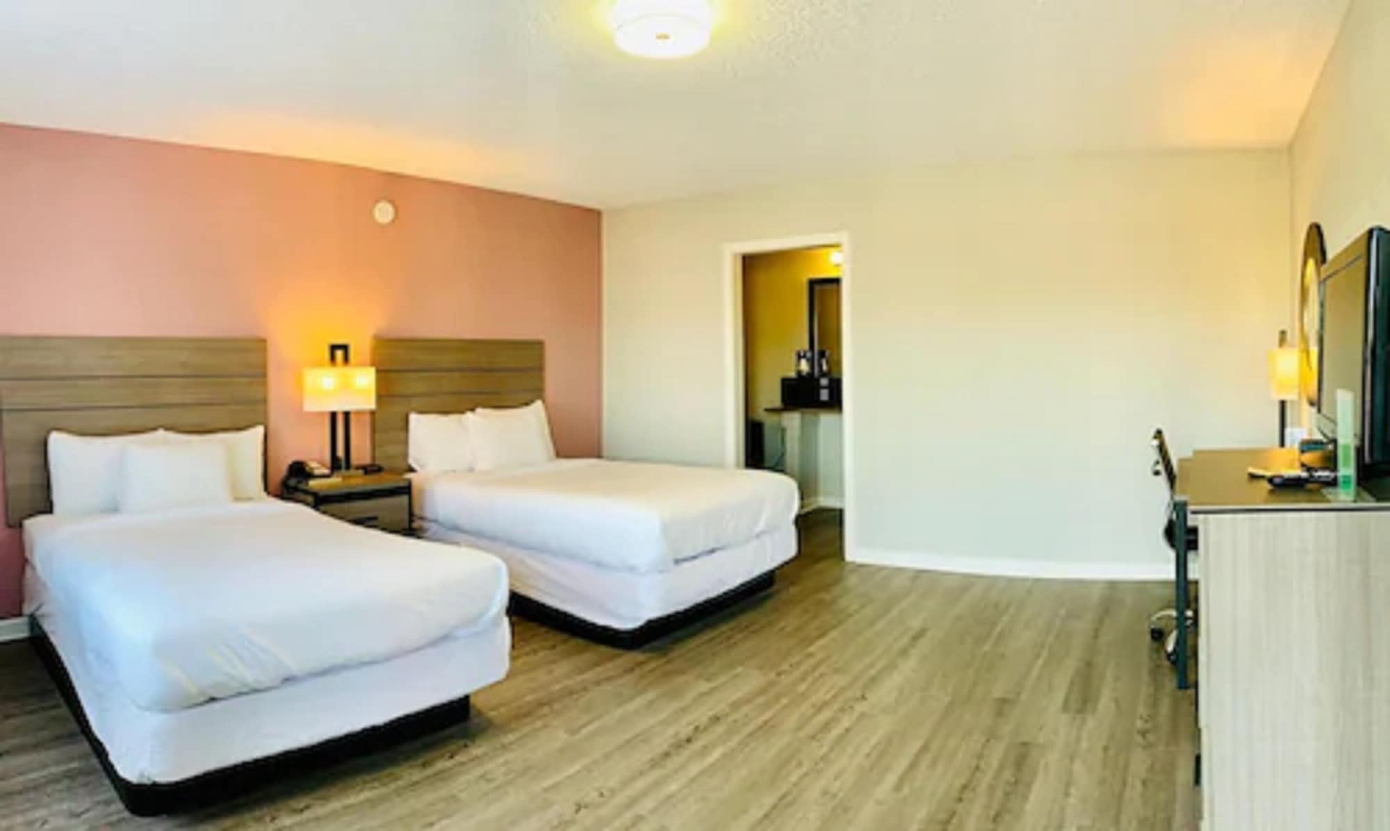 STANDARD, 2 DOUBLE BEDS, SMOKING