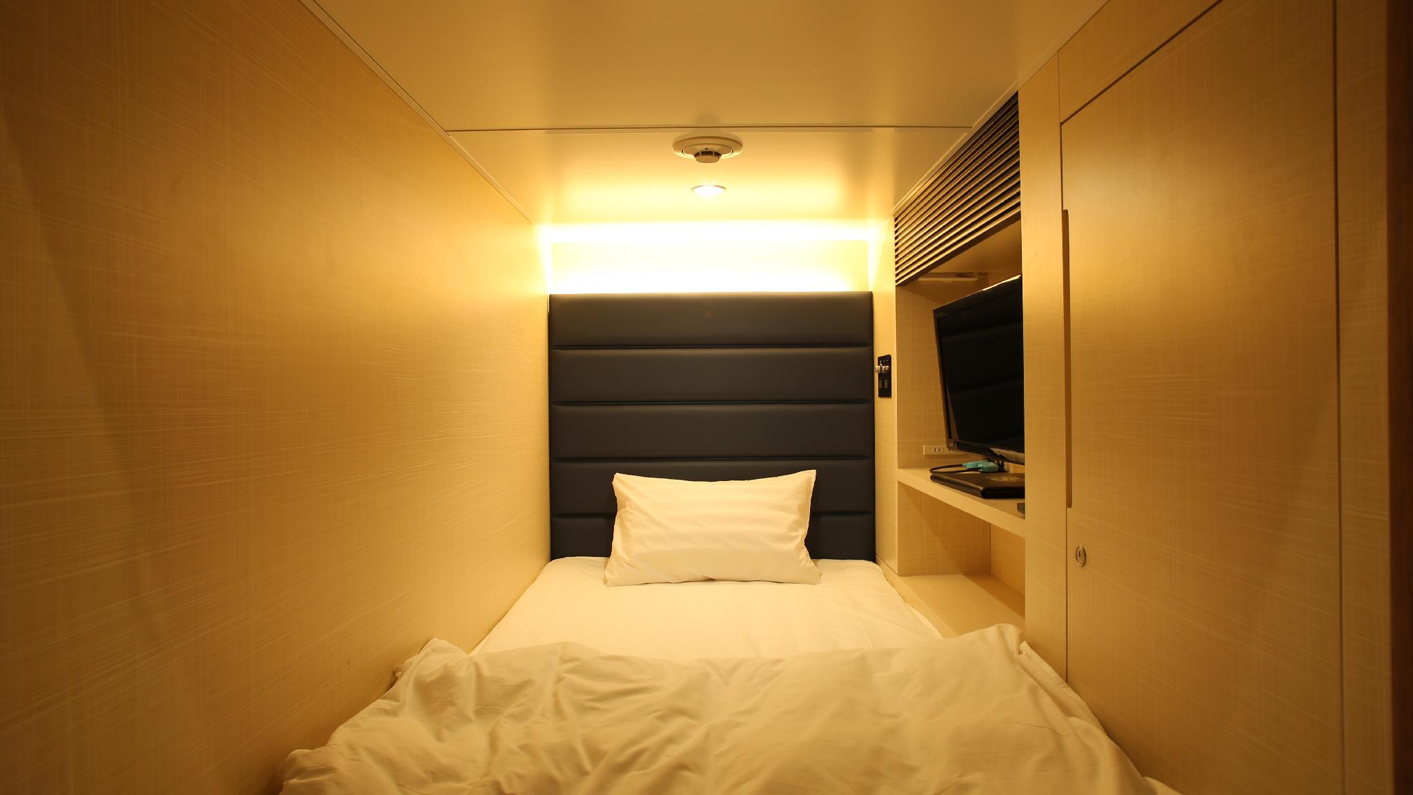 Capsule, Female Only, Shared Bathroom