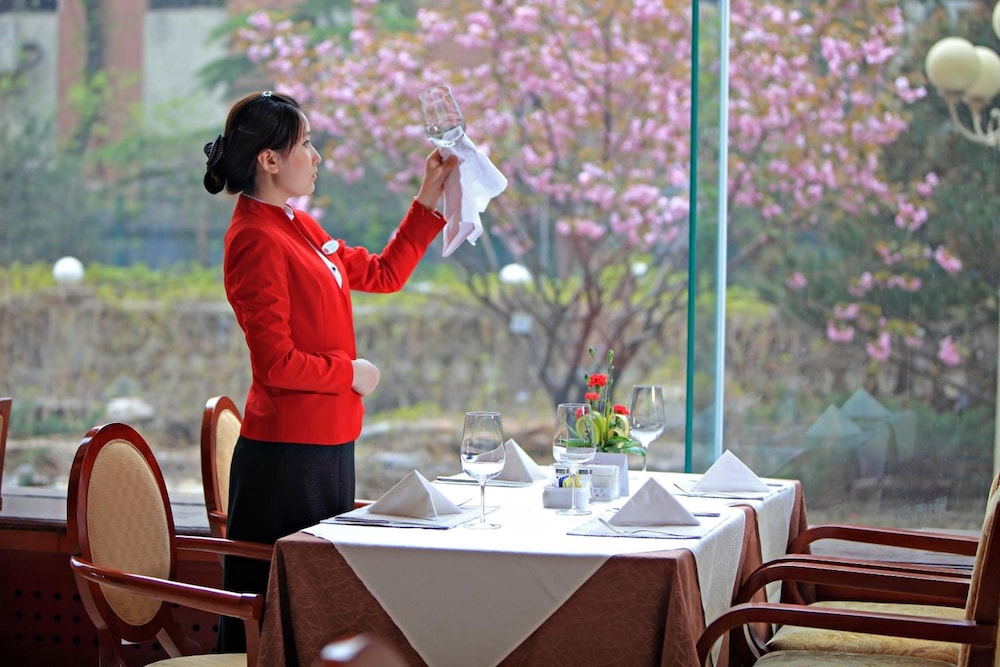 Xinhai Jinjiang Hotel 32/45