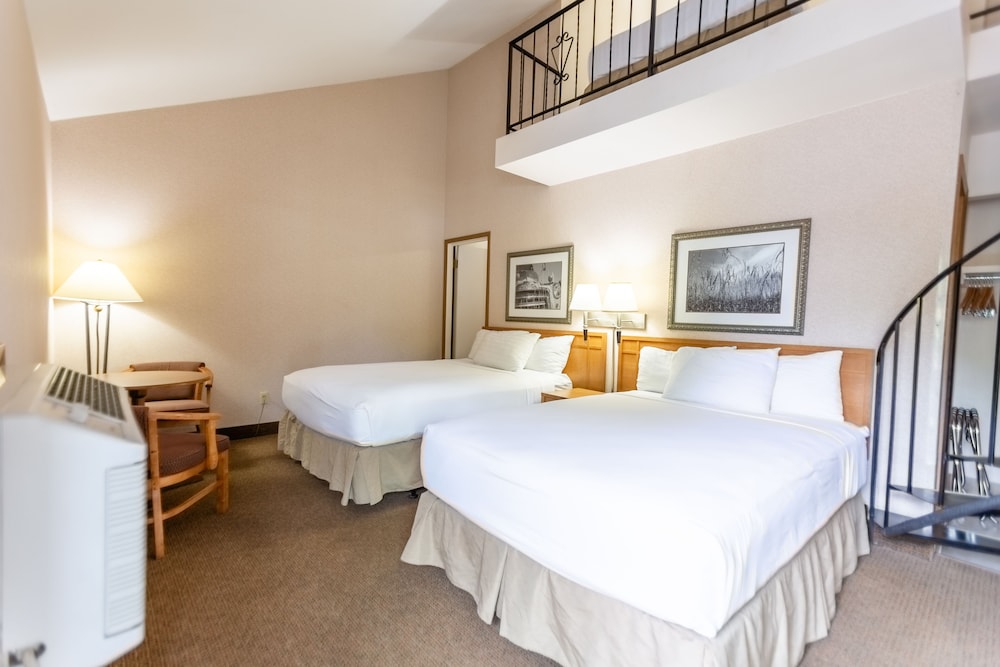 RiverTree Inn 8/27