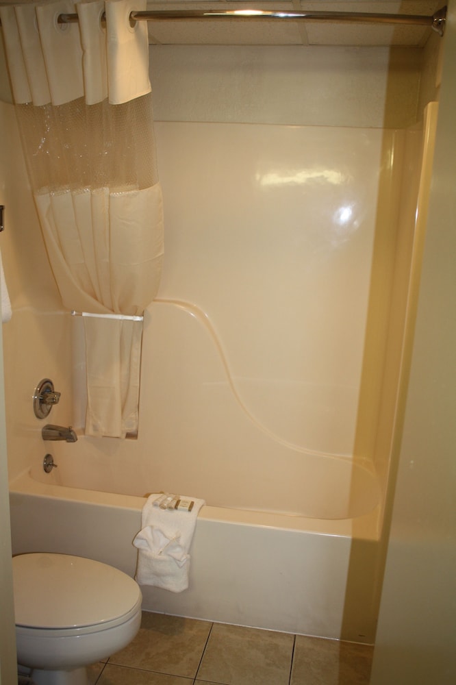 Baymont by Wyndham Pigeon Forge near Island Drive 27/28